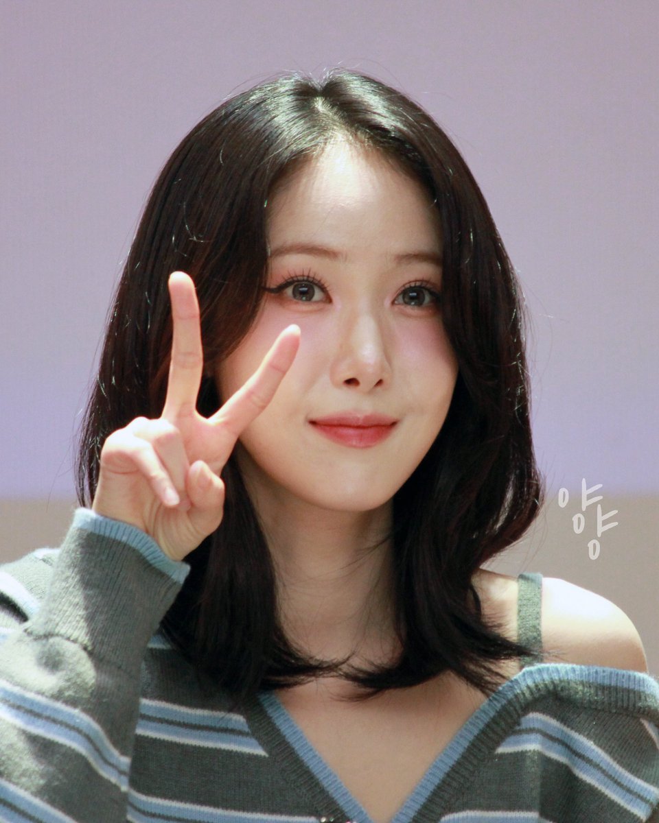 viki0870606's tweet photo. 251101 비비지 대만 팬사

#sinb #신비 #비비지 #viviz https://t.co/Upbkztw1yt
