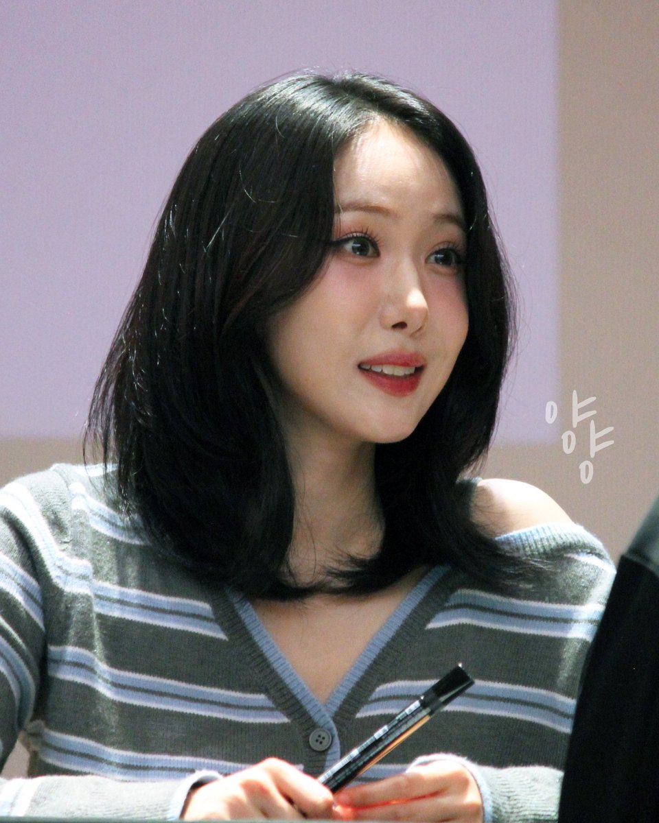 viki0870606's tweet photo. 251101 비비지 대만 팬사

#sinb #신비 #비비지 #viviz https://t.co/Upbkztw1yt