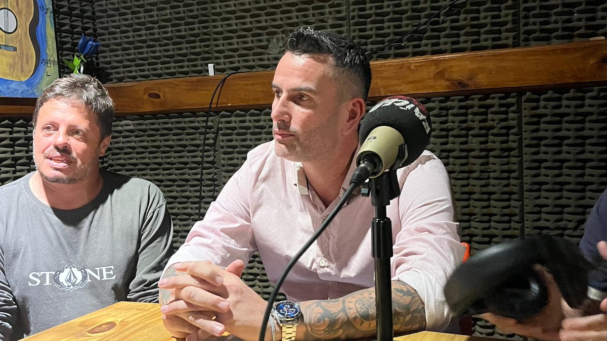 MundoTriperoOK's tweet photo. 🔵 AHORA | 🗣️ Emanuel DI LORETO en #MundoTripero: "Vayamos a un escribano y pongamos nuestro patrimonio como garantía de lo que queremos hacer. Yo lo firmo, pongo MI CASA de garantía. Ojalá todos tengan el amor que siento por el Club"
👉 En vivo https://t.co/RR9w40VILi
#CGE #GELP https://t.co/MMompK01CA