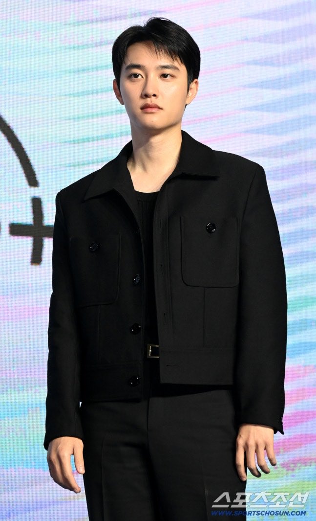 ARTICLE 📰 | 251105 [Official] #DOHKYUNGSOO Leaves Company Soosoo for Blitzway Entertainment... Joins Ju Jihoon x Chun Woohee
🔗 m.entertain.naver.com/home/article/0…

Singer and actor Doh Kyungsoo has signed an exclusive contract with Blitzway Entertainment.

On the 5th, Blitzway