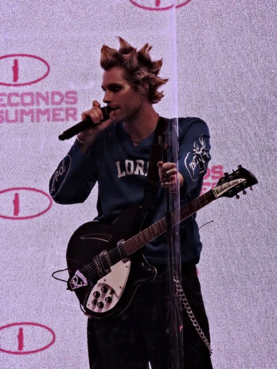 Luke on stage tonight! ⭐️ #EASLondon