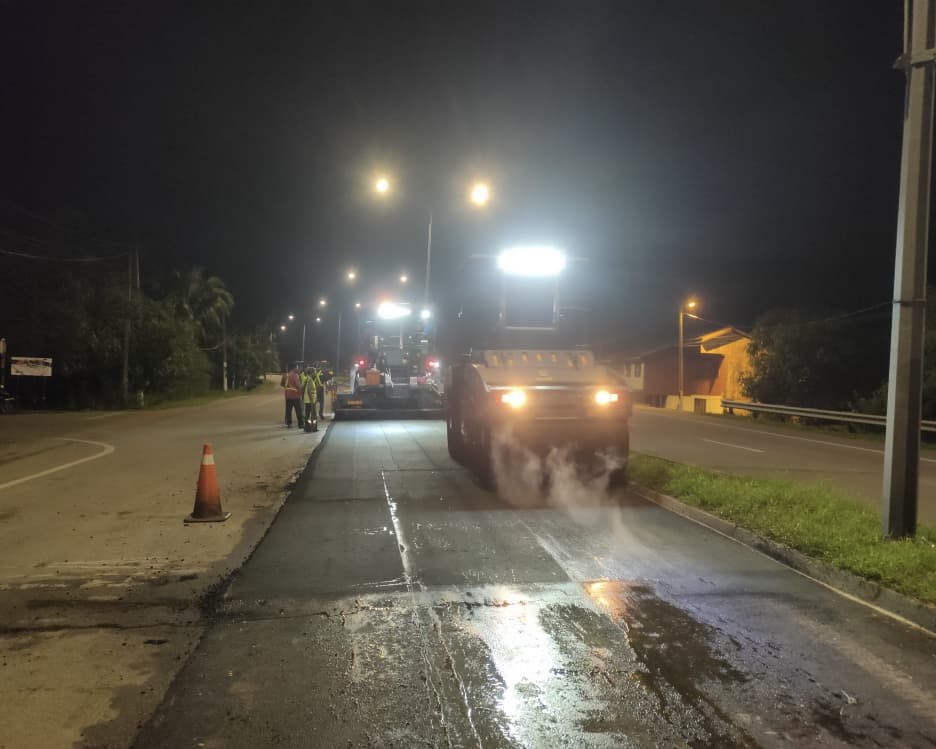 04112025 - di Kubang Pasu

FT 045 J. Jitra - Kodiang 
sek 18.00 - 20.00

#BerkalaPavemen

Team BP #THBMKedah #KubangPasu laksana kerja ini di sini

- mill + pave 

kemajuan : 60.00 % 

📸 suasana kerja

#THBMHQ