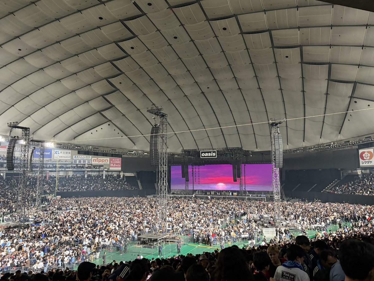 41ubd's tweet photo. 本当に見たんだな〜としみじみ。一緒に観に行った2人が楽しそうで良かった。
#oasislive25 https://t.co/dUHjvt3EI8