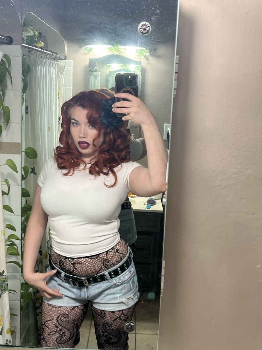 roachtitties's tweet image. 