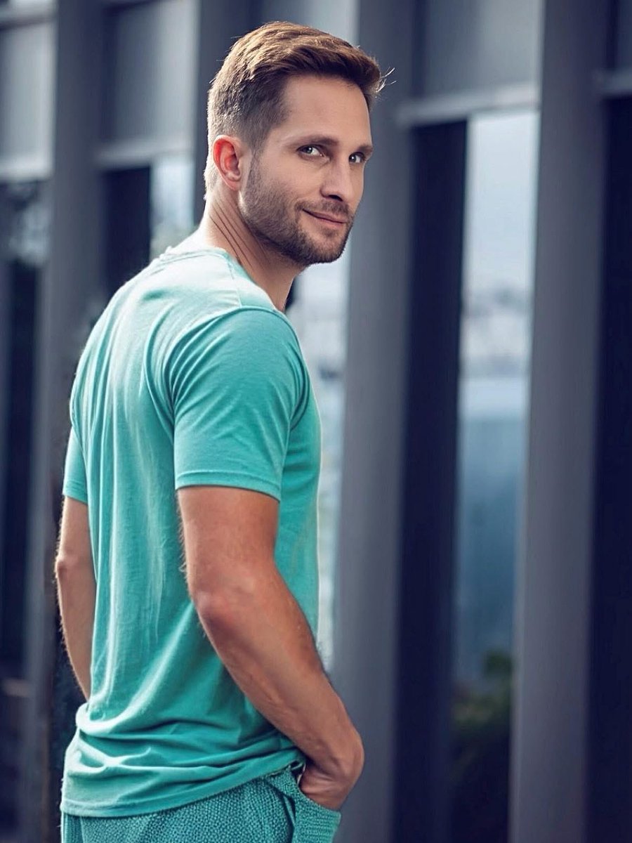 Sé amable, la vida es un espejo 🪞 

#PacoDeMaria #CasualLooks #Relajado #Karma #ArtistaMexicano