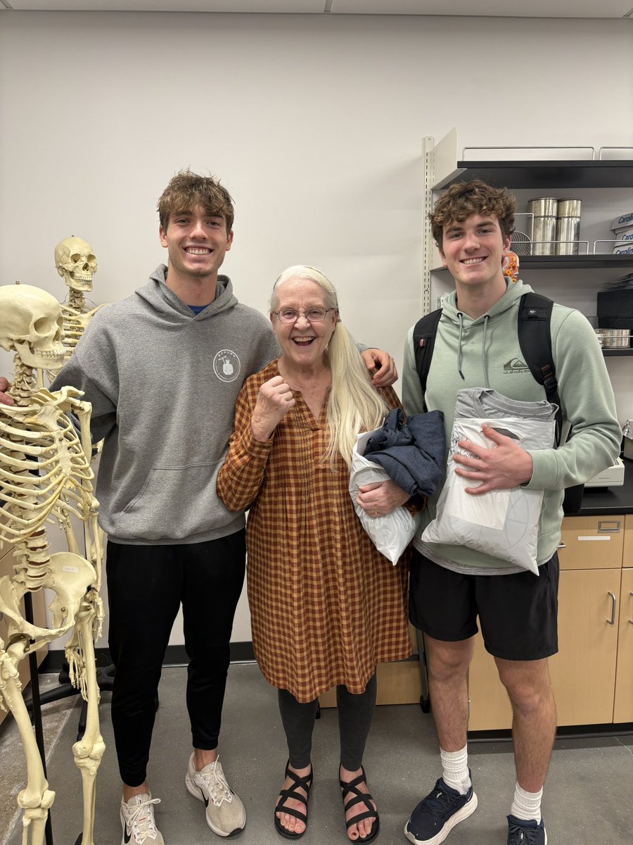 Gear drop for the best faculty in the nation! 

Thank you for supporting Bulldog Basketball on the floor and in the classroom!