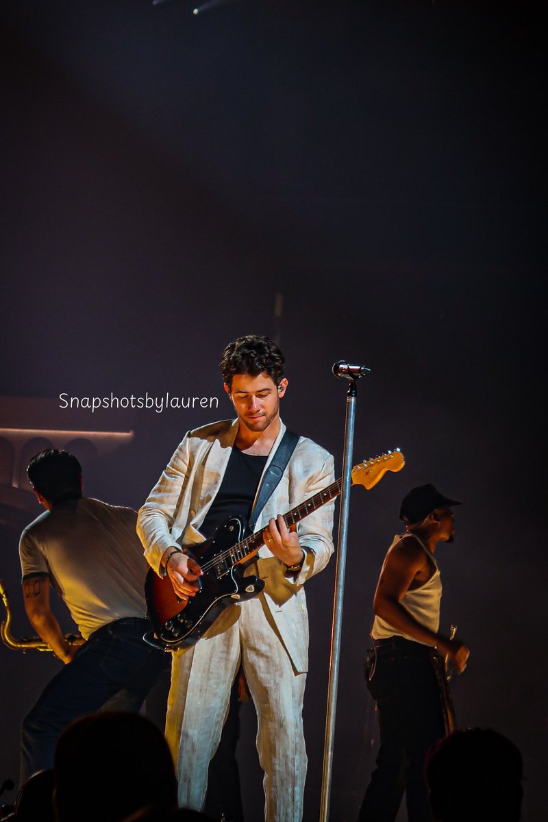 Jonas Brothers || @ Golden 1 Center 

09 • 26• 25 

#jonasbrothers #greetingsfromyourhometowntour #nickjonas #joejonas #kevinjonas #sacramento #pointandshootconcertphotography  #snapshotsbylauren #concertphotography #photographer #cannong7xmarkii #livemusicphotographer