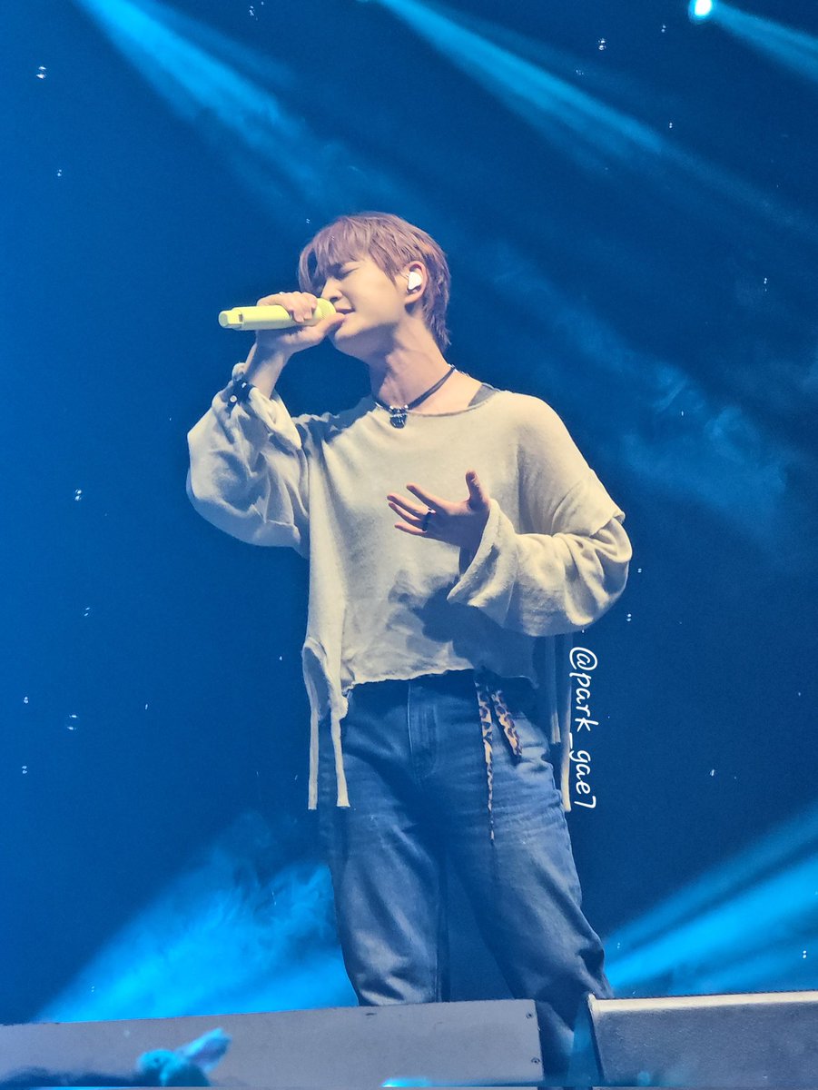 park_gae7's tweet photo. Lo extraño tanto 🥺🫰🏻❤️‍🩹
Te amo Jinki 🐰🫂
01.11.2025 Santiago, Chile.

#온유 #ONEW 
#ONEWTHELIVE #PERCENT
#ONEW_THE_LIVE_PERCENT
#온유더라이브 #온유더라이브퍼센트 #온유콘서트 https://t.co/VjS2gM2q0C