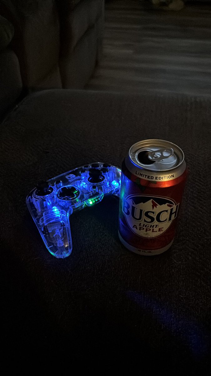 jonald50's tweet photo. This bapple is tasting like I’m gonna shoot my shot at Allie Kubek and it’s gonna work #10Left #AndATallBoy #PlayingMarioKart #PracticingForOurDate https://t.co/rZwl2dFsEI