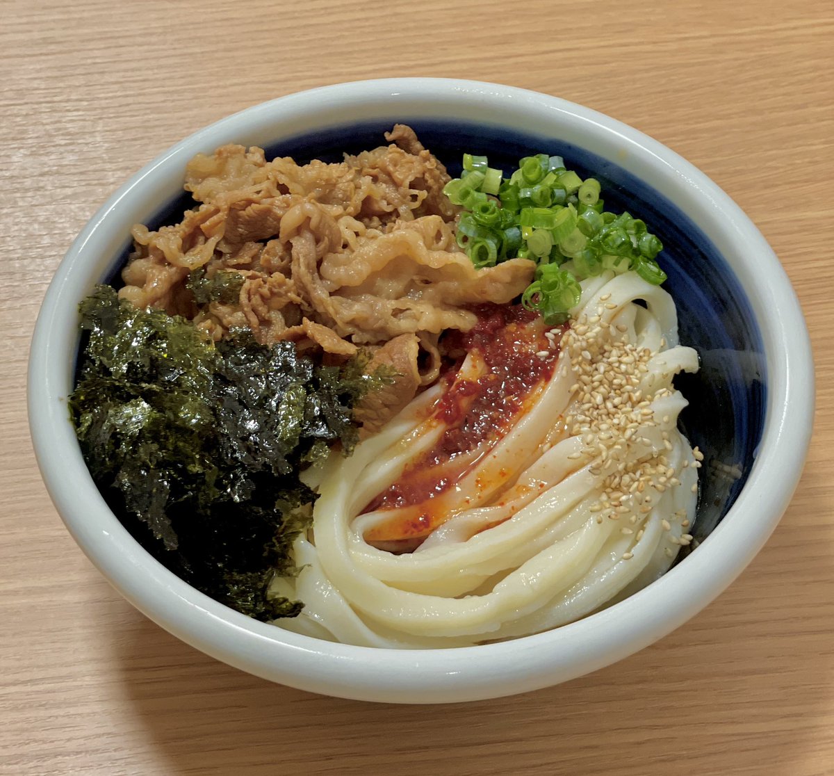 udon_shiro_obi's tweet image. 賄いで好評だったのにズルズルと出すタイミングを後手に回してしまい、今年はお蔵入りになってしまった韓国ビビン麺

来年春からは必ず季節限定メニューで出します。

今週も営業始めさせていただきます。
平日の営業時間
昼　11:30〜14:00
夜　17:30〜19:30

土日の営業時間
11:30〜14:00