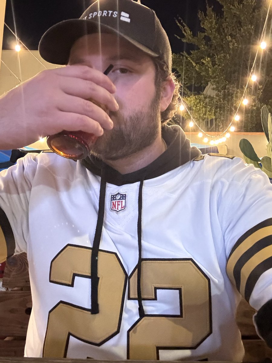 tracegirouard48's tweet photo. One more round for Rashid Shaheed🍻

Cheers to 22, I’ll always have the need for shaheed https://t.co/S0bknLofZt