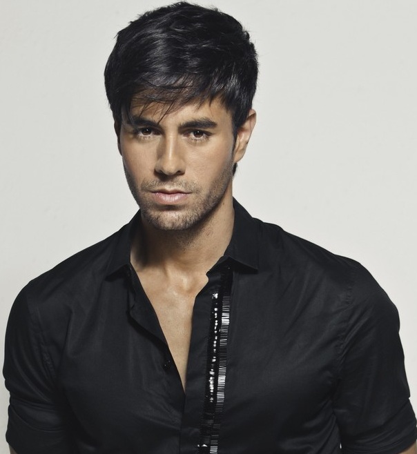 #Encuesta (Primera ronda)
#VersusDeFamosos
-¿Qué famoso es tu favorito?

MG Juan Minujín
RT Enrique Iglesias