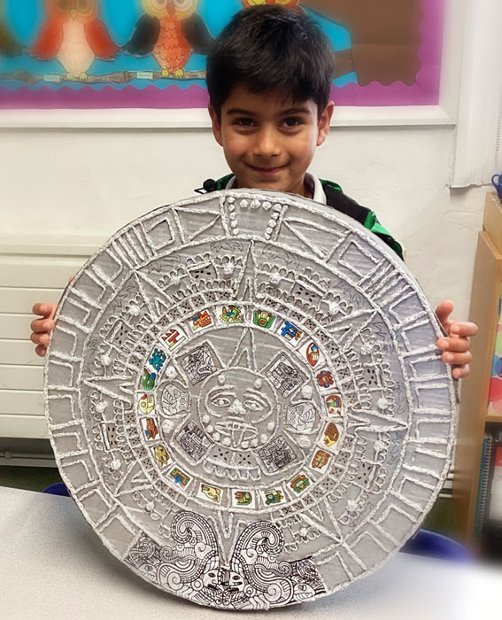 Mexicolore's tweet image. In one of our recent primary school history workshops on the #Mexica/#Aztecs here in London, we were shown this amazing model of the Sunstone made by a 7-year-old! How impressive is that...
mexicolore.co.uk/aztecs/display…
