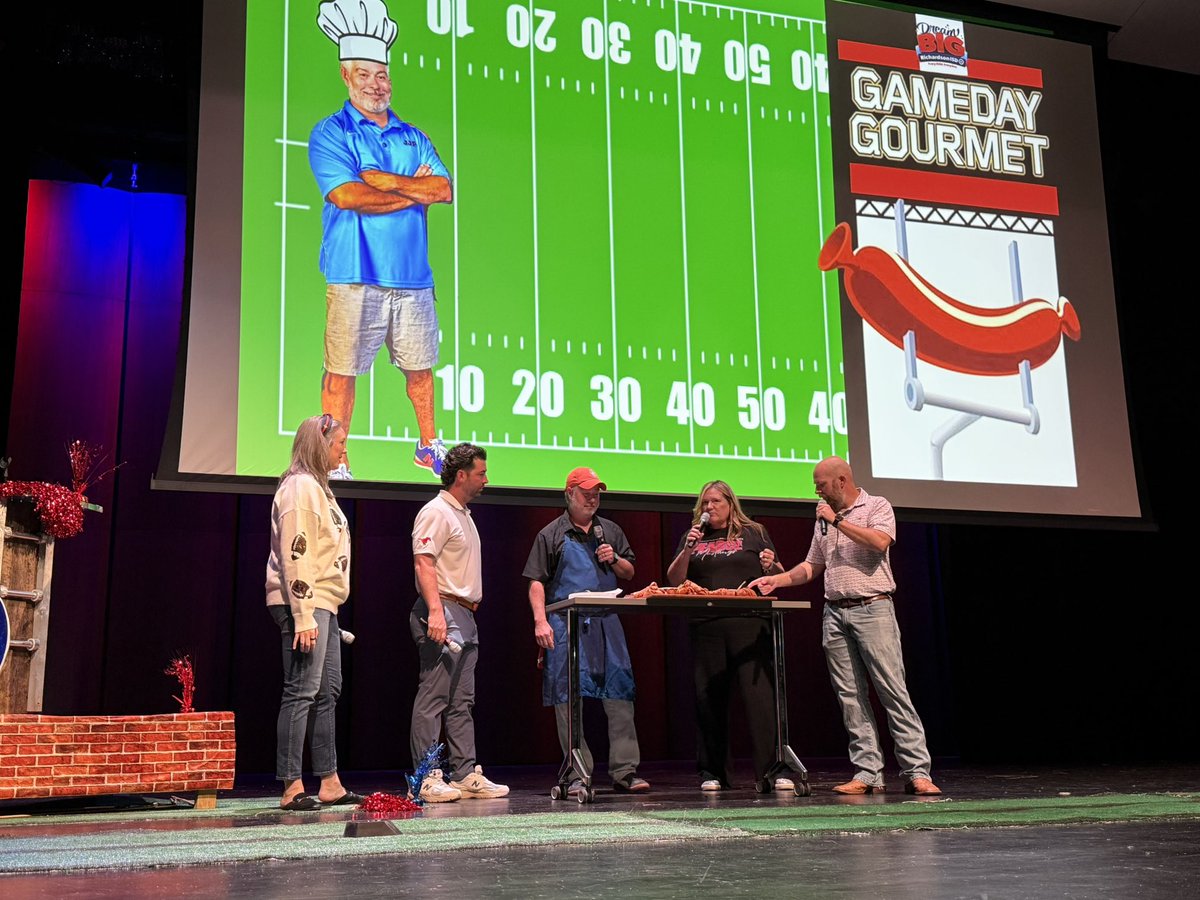 KendrickHover's tweet photo. Nothing but the best at Pearce HS and that includes PD days. College Game Day was a huge success! @TheCBreedlove https://t.co/JFBsXrFSPV