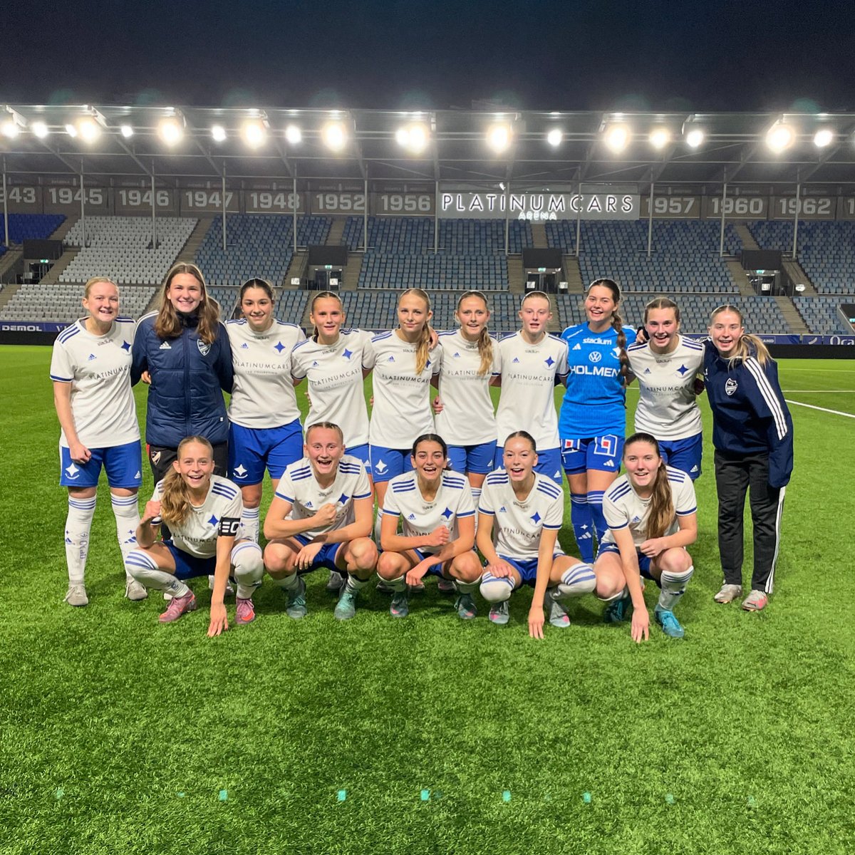 _PowerBreak's tweet image. Otroligt stark seger mot Rosengård i Söndags i F17 Allsvenskan!
Inte nog med det, vi har just nu 2st spelare i F16-landslaget som ska spela EM-Kval🇸🇪
Idag kom även kallelse till landslagslägret om några veckor där vi fick med ytterligare 5st spelare🤍💙
Framtiden!
#ifknorrköping