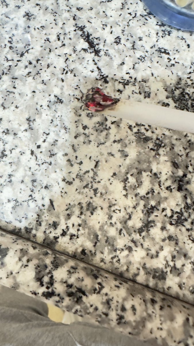 FPINARTASER's tweet photo. O kadar para verip aldığımız #marlboro @PhilipMorrisUK  s*g*radan odun çıkması para verip zehirlenelim diyoruz onda da odun sarıp gönderiyorsunuz bari zıkkımımıza karışmayın https://t.co/P98bUYDxLz