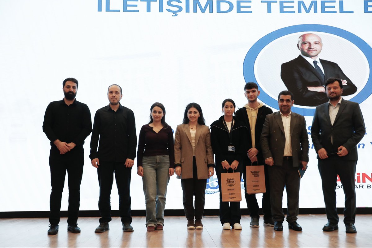 EGulduler's tweet photo. Belediyemizde staj yapan 300 liseli kardeşimizin kişisel gelişimlerine önem veriyoruz. Yıl boyunca alanında uzman 30’dan fazla eğitmen, teknolojiden tarihe birçok eğitimle gençlerimizin yanında olacak. Bu kapsamda “iletişimde temel başlıklar” eğitimini gerçekleştirdik. https://t.co/MkukgPK6XC