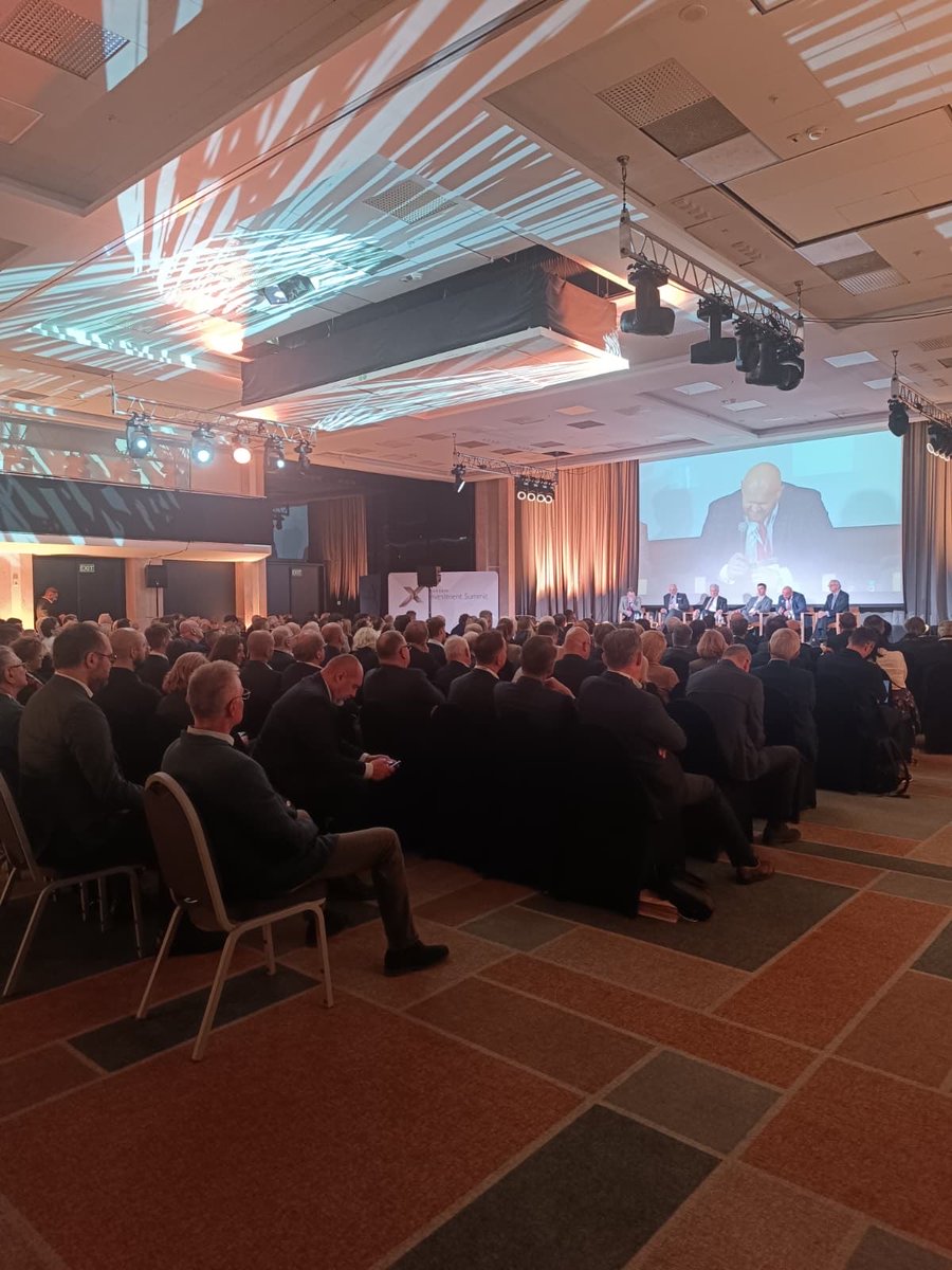 Miałem przyjemność dzisiaj wziąć udział w panelu o wojnach handlowych podczas Xelion Investment Summit. Dyskusję prowadził <a href="/patrycjuszwyzga/">Patrycjusz Wyżga 🇵🇱 🇪🇺 🇺🇦</a> a pozostałymi uczestnikami byli prof. Kołodko, <a href="/Lukas_Gacek/">Łukasz Gacek</a> , <a href="/P_W_Kuczynski/">Piotr Kuczyński</a> , <a href="/SlawomirDebski/">Sławomir Dębski</a> 
Jak dostanę link z nagraniem to wrzucę🚀