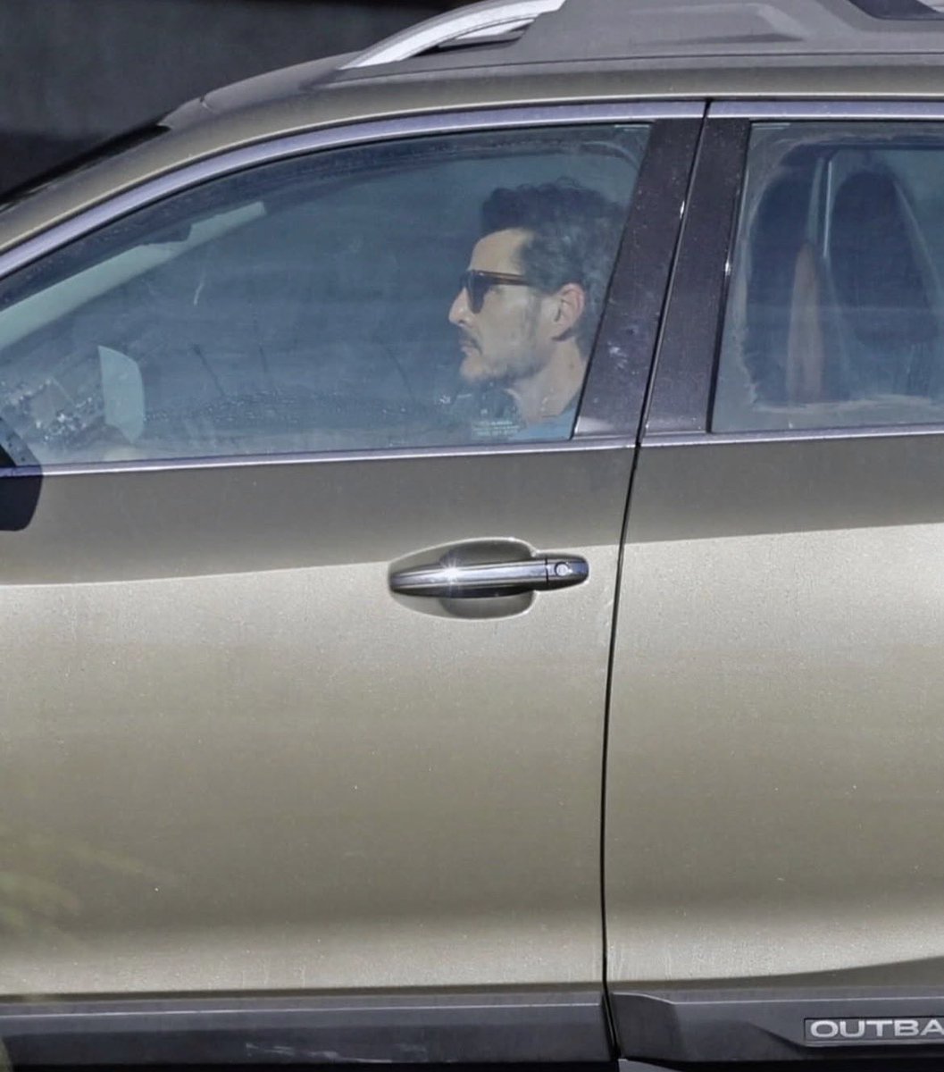bhaddieeispunk's tweet photo. I’d let him run me over https://t.co/qhzLFAIF83