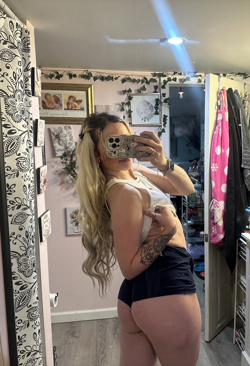 ShopiaaXxx's tweet photo. Sorry I haven’t been around😔but I took some very special pics to make up for it 😜😘 https://t.co/m5ALGrbV0t