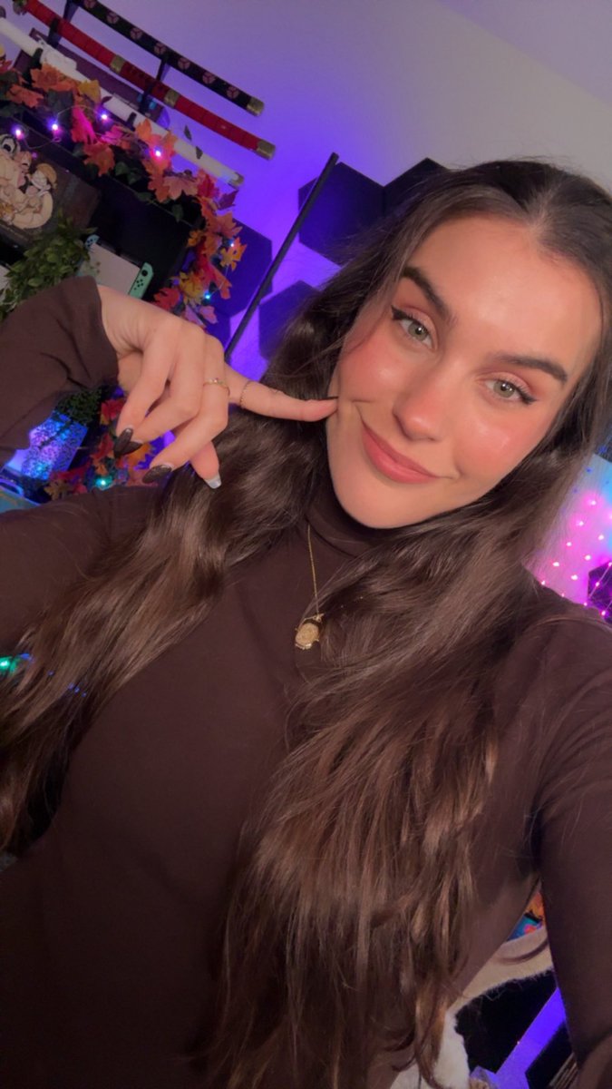 It’s turtleneck szn🤎

Live now on this fabulous chewsday!!!

twitch.tv/staceyrpg