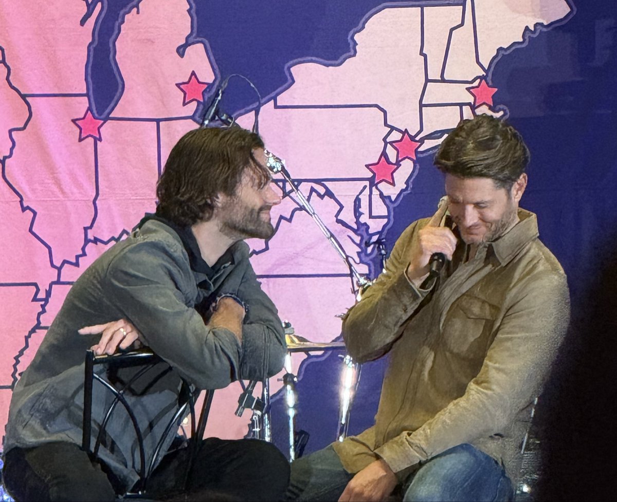 J2sbunny's tweet photo. MAKING THIS PICTURE MY WHOLE PERSONALITY https://t.co/OKyLvz9Xsm
