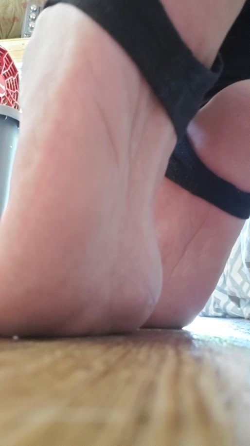 BillowyTerra's tweet photo. Did you start carrying a gun in your pocket, or are you just happy to see me~? https://t.co/HfOqemX5Fp