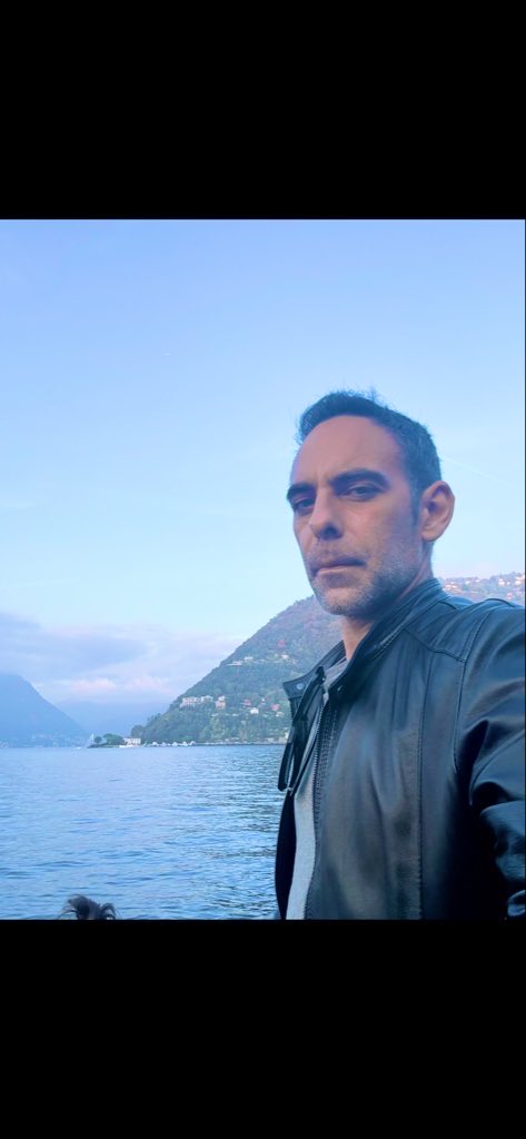 Scusate la lunga assenza dai social. 
Periodo pienissimo e particolare della mia vita. 
Da domani riprendo a seminare perle artistiche promesso ❤️

#DBArte #BaroArte #arte #art #cultura #DarioBaroneArte #artblogger #artinfluencer #masterpiece #inartwetrust #bellezza #io #selfie