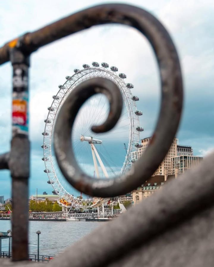 Imagein8's tweet image. When there is a sync in the surrounds! by Adam Hliva v/UrbanStreetArt
#streetphotography #StreetArt #ImageIn8 @Image.in