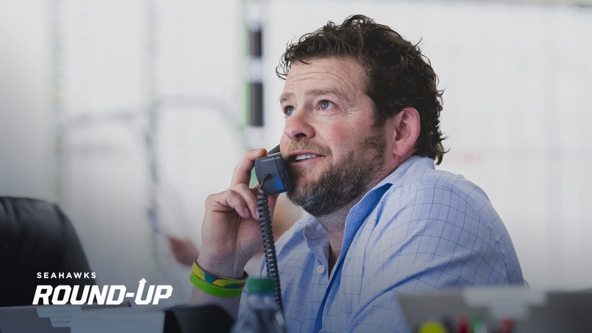 12TalkPod's tweet photo. With a little over 15 minutes left, do we think that John Schneider is currently on the phone working out a BIG deal #Seahawksfans?
#tradedeadline https://t.co/w89apoltkf