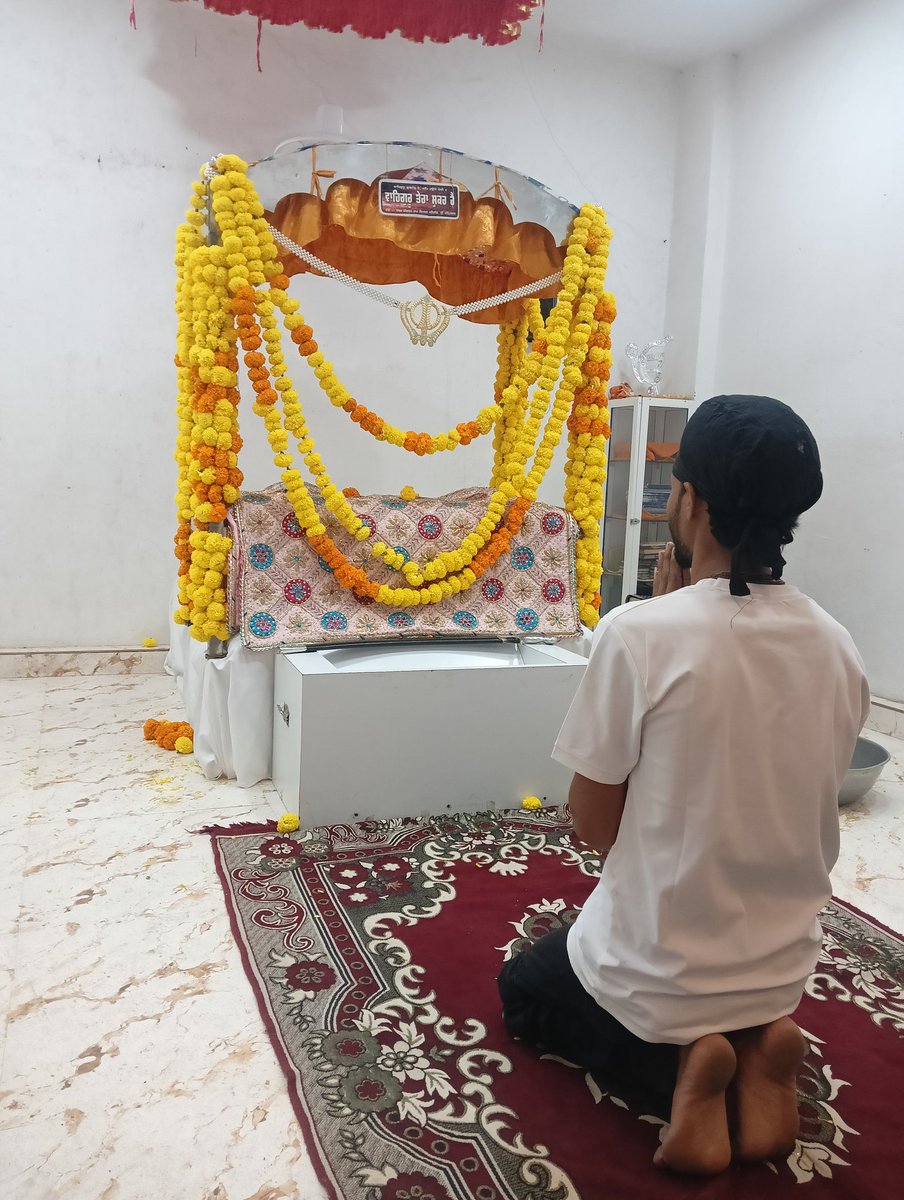 Jaydevchouhan4's tweet photo. गुरु नानक जयंती  की आप सभी को हार्दिक शुभकामनाएं गुरुदेव भगवान के चरणों में कोटि-कोटि प्रणाम सदगुरुदेव की कृपा सब पर बरसती रहे उनका प्यार उनका वात्सल्य सबको प्राप्त हो https://t.co/PXcRGjQLu1