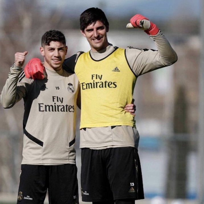 Los que están entendiendo el partido y honrando al escudo.

Honor a ellos cuatro.