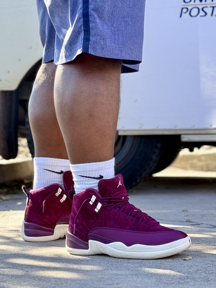 p_kicks23's tweet photo. Todays on 👣 from your friendly neighborhood mailman 📬
Air Jordan 12 “Bordeaux”
Color: Bordeaux/Metallic Silver-Sail
Style Code: 130690-617
Release Date: October 14, 2017
Price: $190
#sneakerhead #YourSneakersareDope #sneakeradmirals #complexkicks #kotd https://t.co/UuWotQLTSw