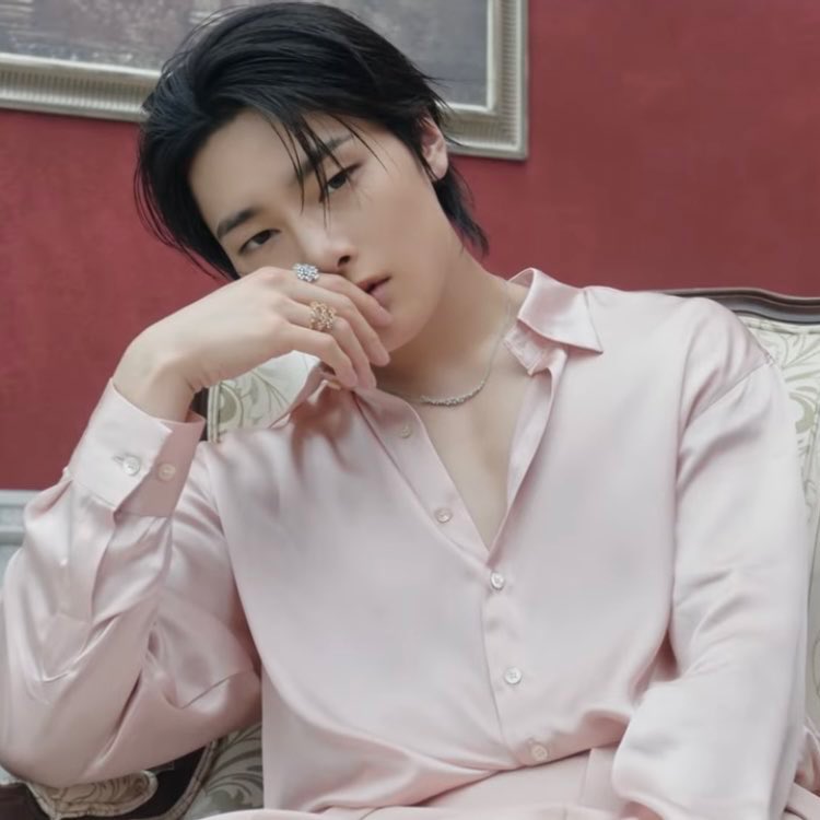 hourlyjgn's tweet photo. no one does elegance like him #I_NxDAMIANI https://t.co/ZQOvtVD1w5