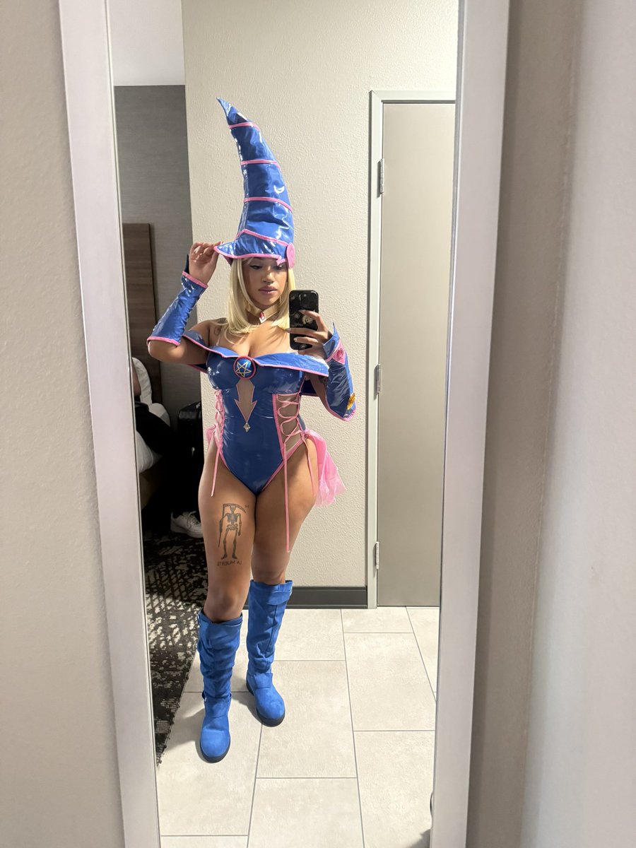 𝐭𝐡𝐞 𝐬𝐭𝐚𝐫. tweet media