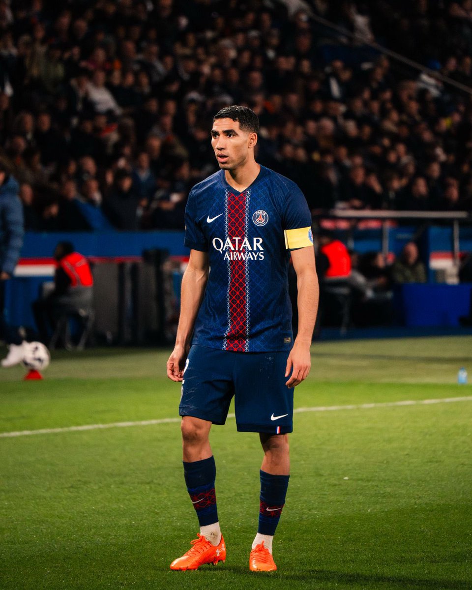 psgcommunity_'s tweet image. Envoyons du love pour notre latéral droit.

Achraf, full soutien tu reviendras plus fort crack 🇲🇦 🙏

(📸 @psgcommunity_ )