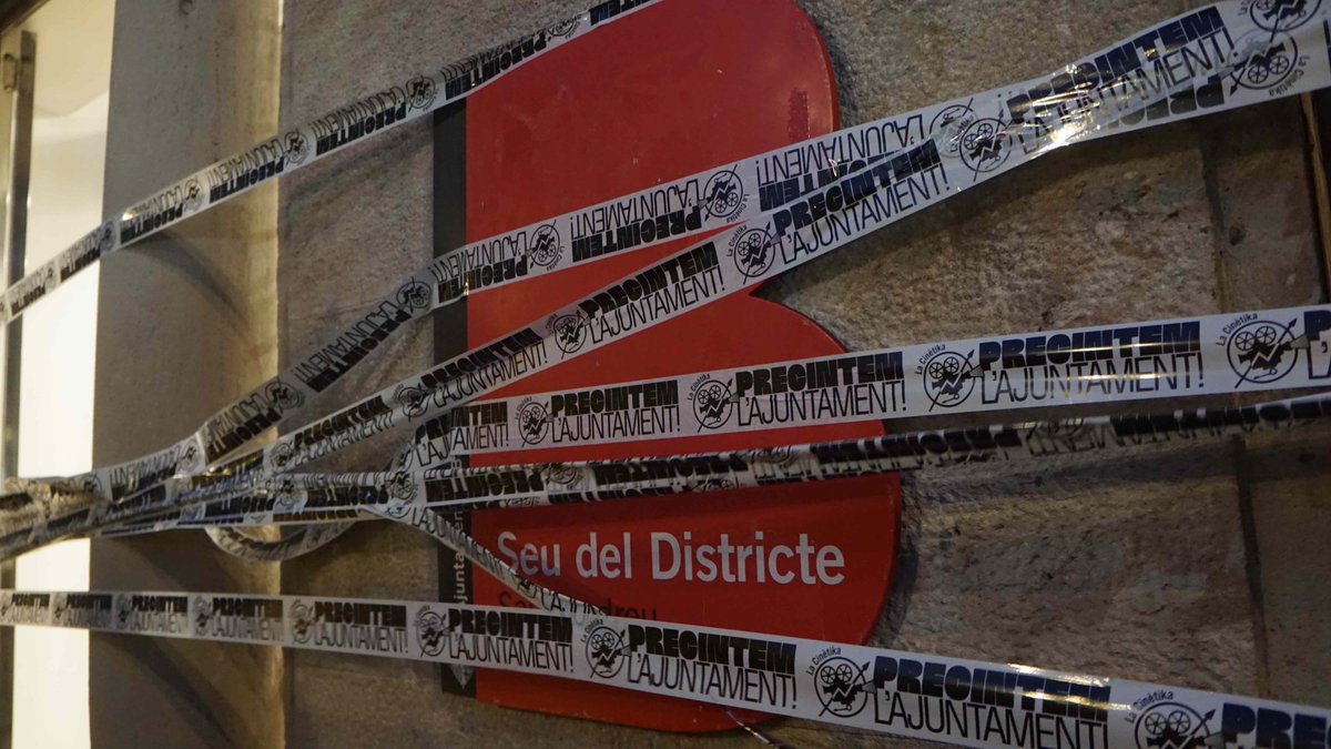 okupemlesones's tweet image. Espais consolidats de cultura popular autogestionada com @LaCinetika posen en evidència la profilaxis social que vol imposar l&apos;@bcn_ajuntament