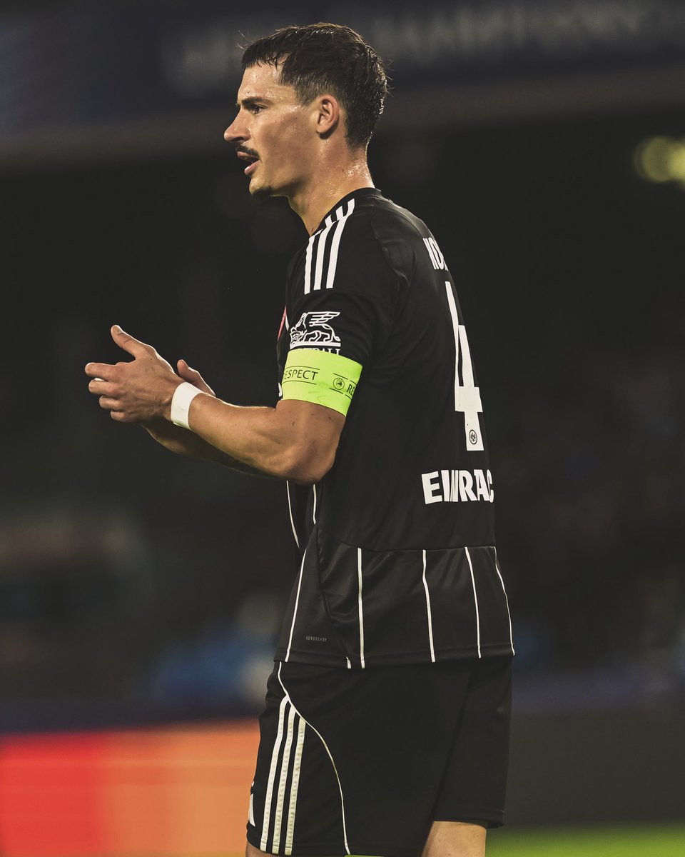 Robin Koch tweet media