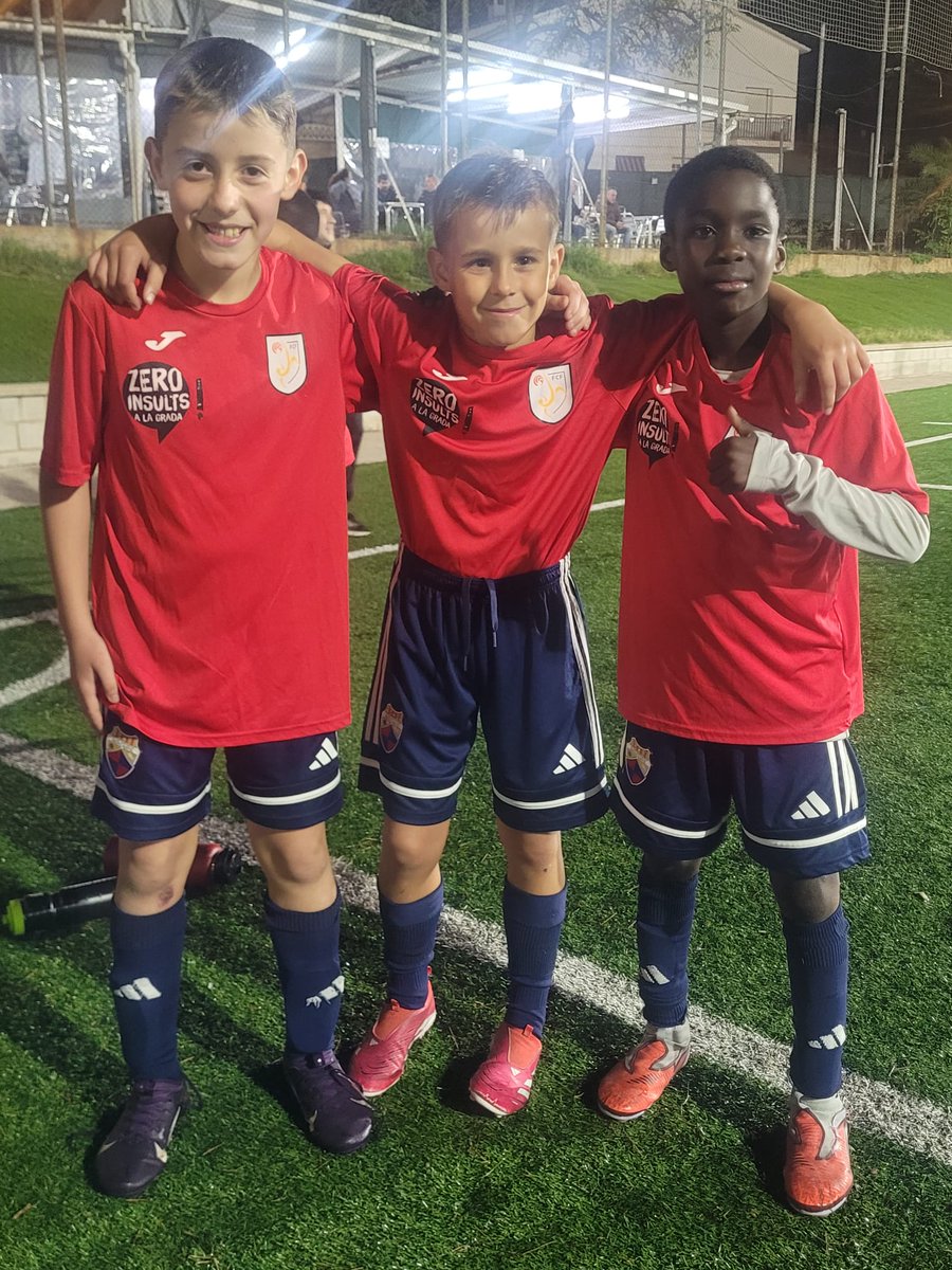 🔴🔵 𝗔𝗟𝗘𝗩𝗜 𝗦𝟭𝟭 "𝗔"
🔵🔴

El Yerai Sosa, l'Arnau Fortuny i el Cheikh Ndour han participat avui en un entrenament amb la Selecció Territorial del Vallès Occidental.

Enhorabona a tots 3 !!!

#CEMAleS11A