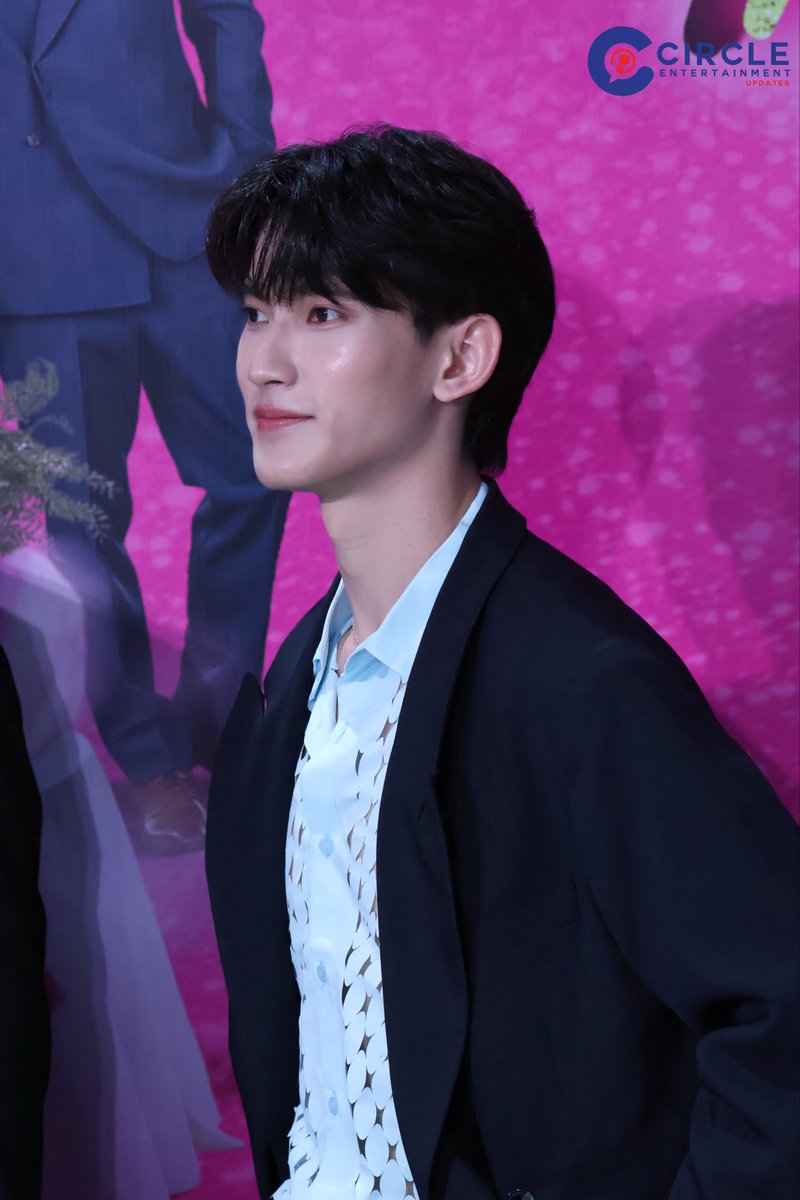 "โอม - เฟริสท์" ร่วมงาน "วันสละโสดกับโจทก์เก่า ๆ เดอะ สรวน มิวสิคัล"  รอบปฐมทัศน์ 

#วันสละโสดกับโจทก์เก่าๆGalaNight
#วันสละโสดกับโจทก์เก่าๆเดอะสรวนมิวสิคัล #OhmFirst #OhmSarit #First_Chalongrat