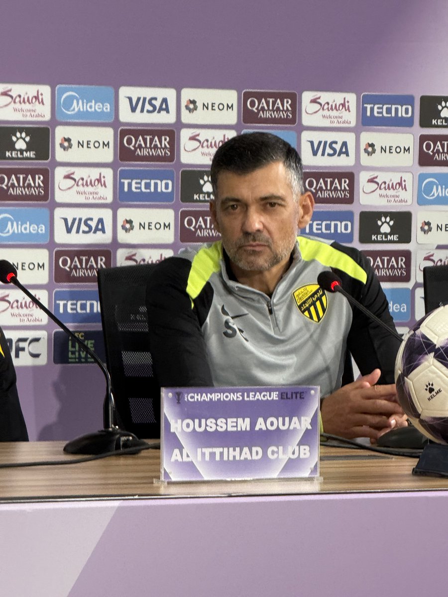 🔴 رد " كونسيساو " على سؤال لماذا لم تقوم باستبدال بعض اللاعبين واراحتهم قبل الاهلي رد قائلاً :

لم أفكر في الديربي .. وتفكيري كان على مباراة اليوم فقط .. وعندي الحاضر حاضر .. والمستقبل للمستقبل

#الاتحاد_الشارقة