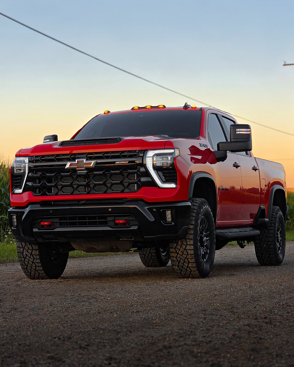 BommChevrolet's tweet photo. Taking name suggestions for this beauty. 😍 #Chevy #Silverado

📸: @V1nc3MC https://t.co/SC8OLeYpjZ