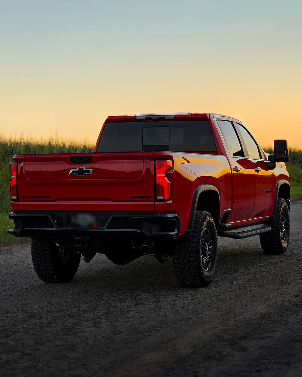 BommChevrolet's tweet photo. Taking name suggestions for this beauty. 😍 #Chevy #Silverado

📸: @V1nc3MC https://t.co/SC8OLeYpjZ