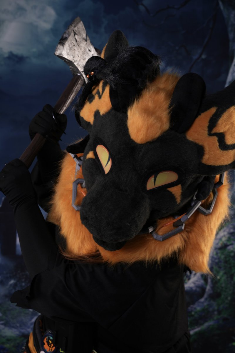 only 361 more days till next halloween! 🎃 

🪡 - bigouncefauxfactory on ig
📷 - <a href="/BastilleButler/">Bastille the Butler</a>