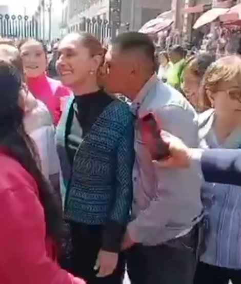  رئيسة المكسيك تتعرض للتحرش الجنسي في الشارع (إكس)