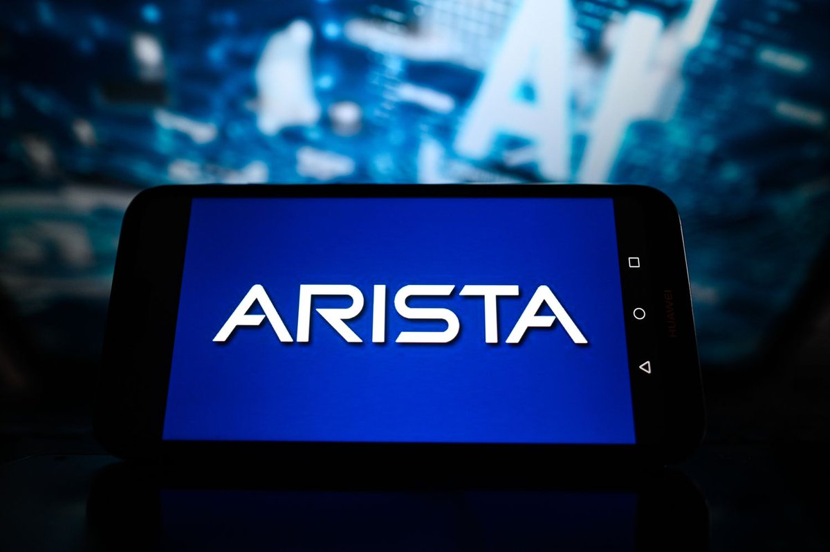 $ANET reported earnings:

EPS: $0.75 vs $0.71 expected (beat by 6%)

Revenue: $2.31B vs $2.27B expected (beat by 2%)

EPS up 25% YoY, revenue up 27% YoY - another solid quarter for $ANET 📈