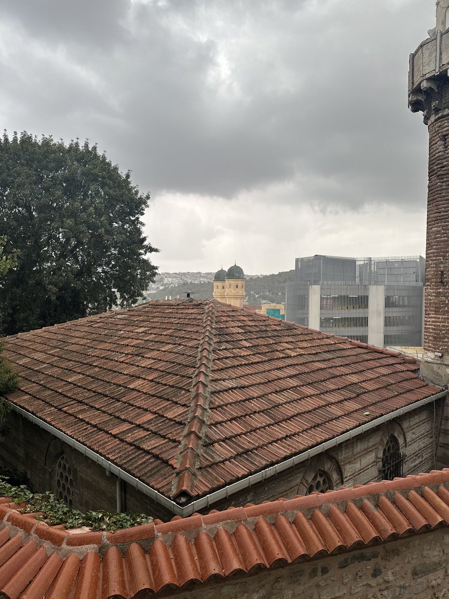 Gözler konuşur, dil susar.