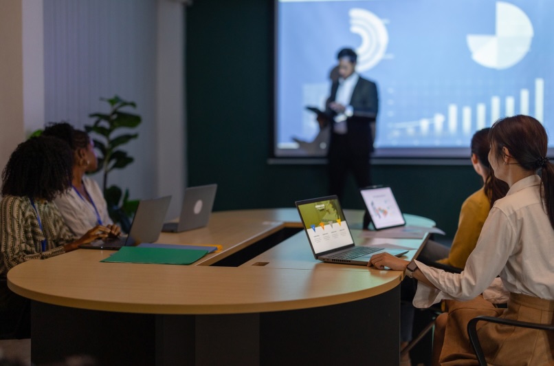 ProjectorCentrl's tweet image. Five Reasons to Invest in an Office Projector – Want sharper meetings and bigger ideas? In this sponsored post, unlock five game-changing reasons to get an office projector, plus RICOH&apos;s short-throw lasers (PJ WUL5A40ST &amp;amp; PJ WUL5A50) that wow every room.  projectorcentral.com/5-Reasons-to-I…