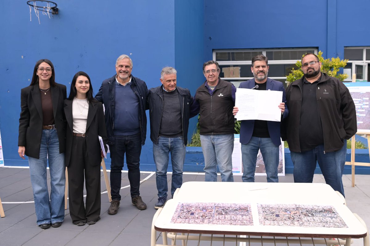 ✍ ️ Las y los funcionarios, Romina Zúñiga, Lara García y Aníbal Portillo, junto a <a href="/Carli_Bianco/">Carli Bianco</a> firmaron un convenio para ejecutar trabajos en el Complejo Centenario.