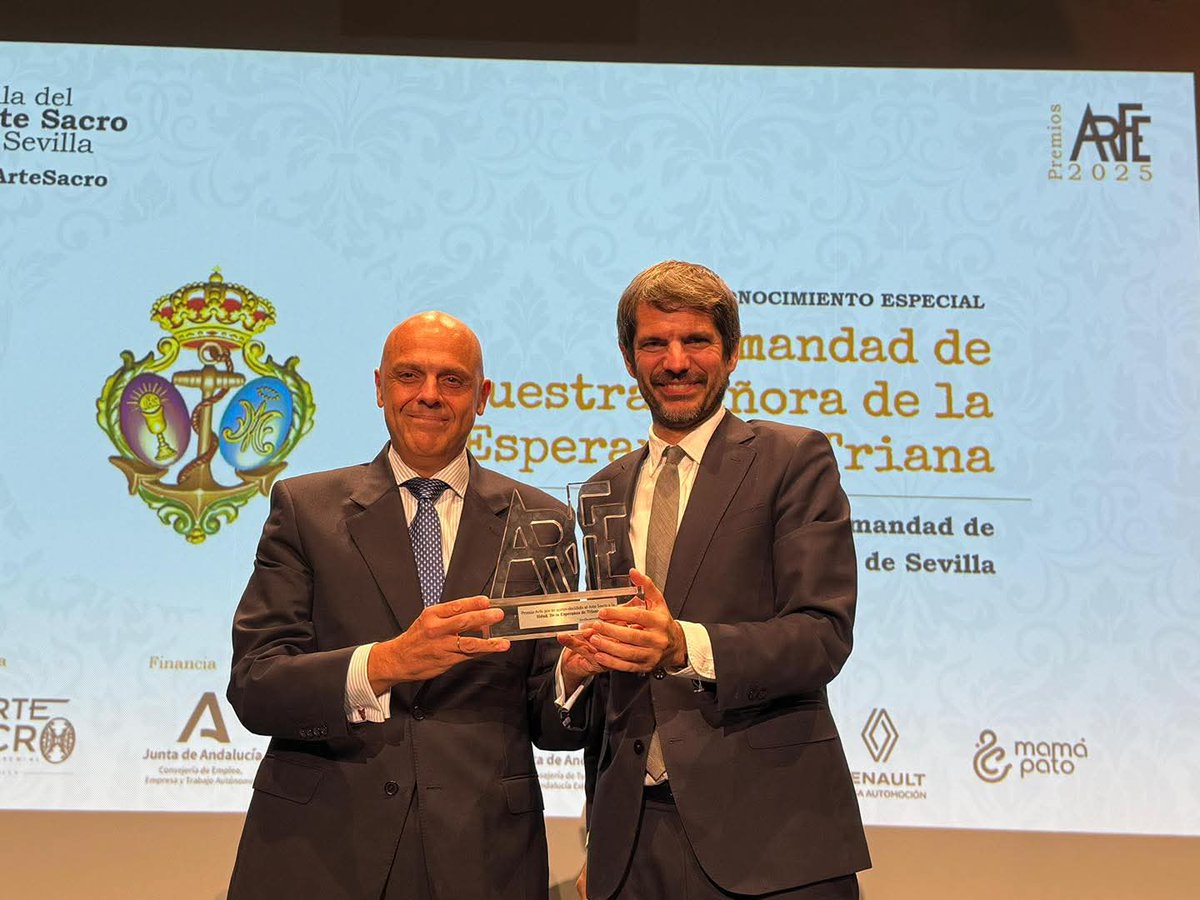 El Ministro de Cultura <a href="/ernesturtasun/">Ernest Urtasun</a> entrega un premio a la <a href="/EspDeTriana/">Esperanza de Triana</a> que recoge su Hermano Mayor <a href="/sergiosopena/">Sergio Sopeña</a> 

Maravilla
